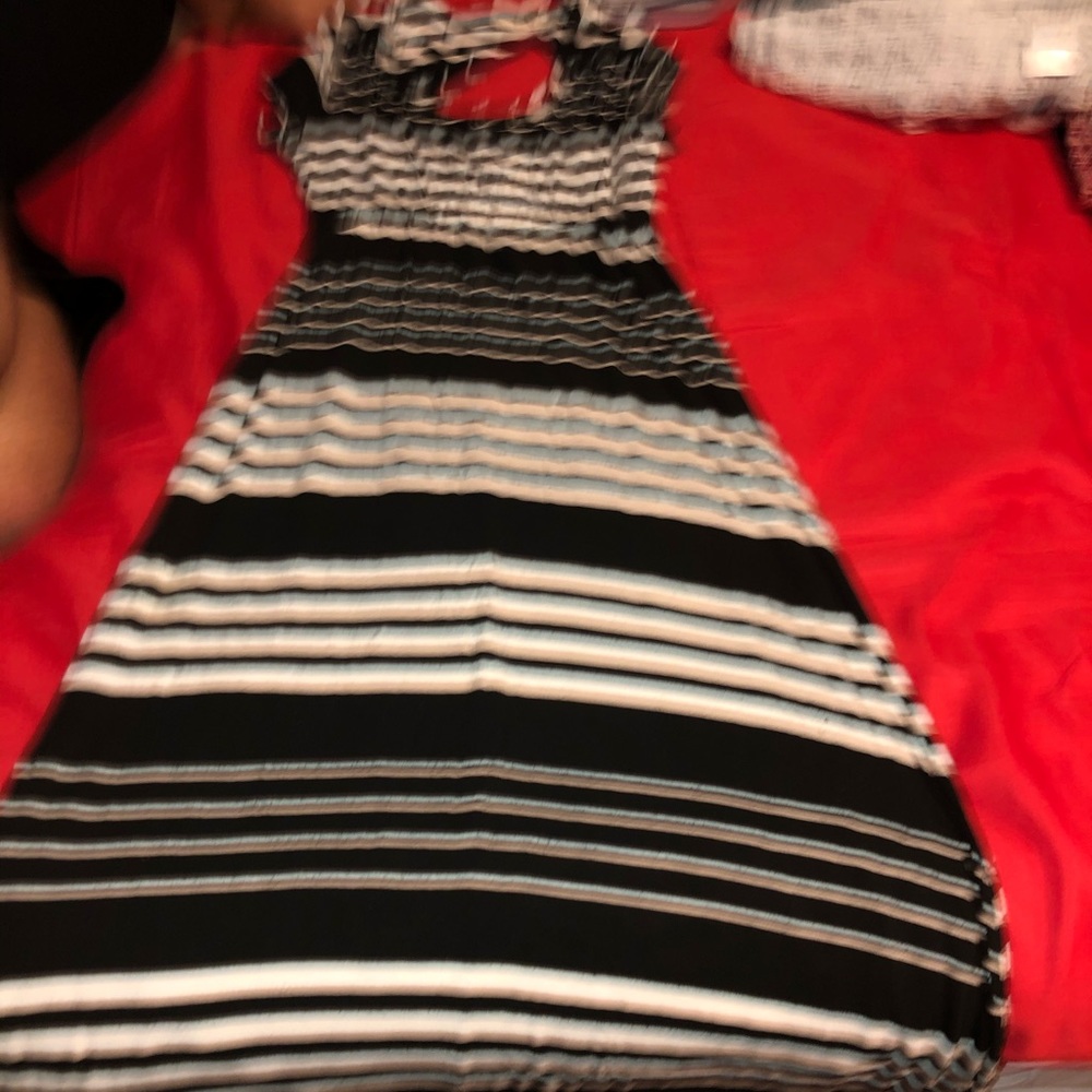 Dress - Picture 3 of 3